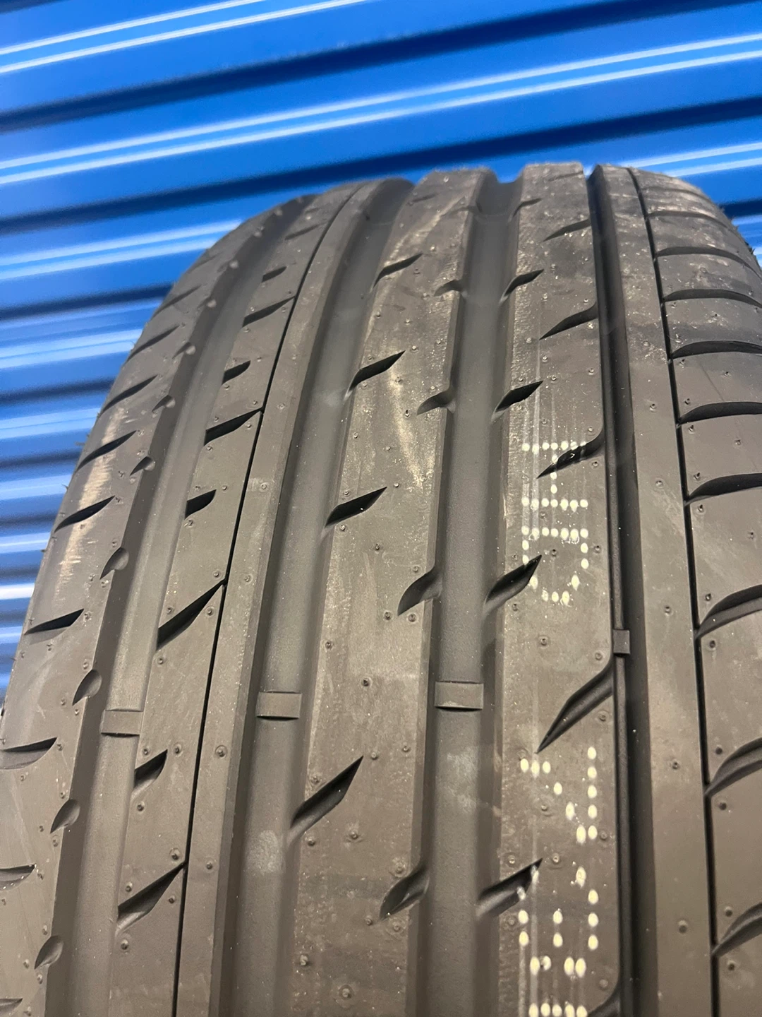Haida HD 927 Tires - 245/50R19 105V XL - photo 2