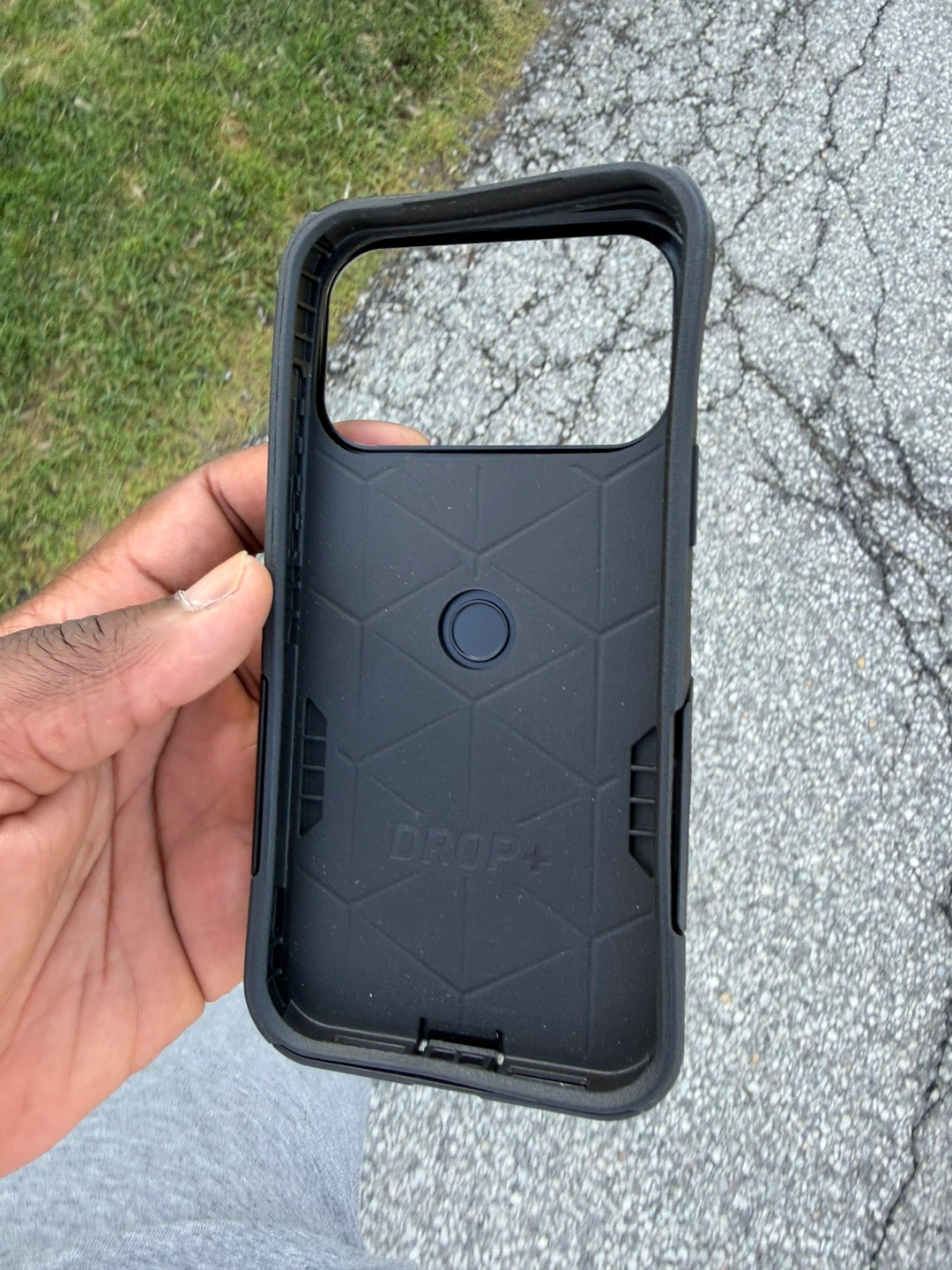 17 pro max OtterBox DROP+ Phone Case