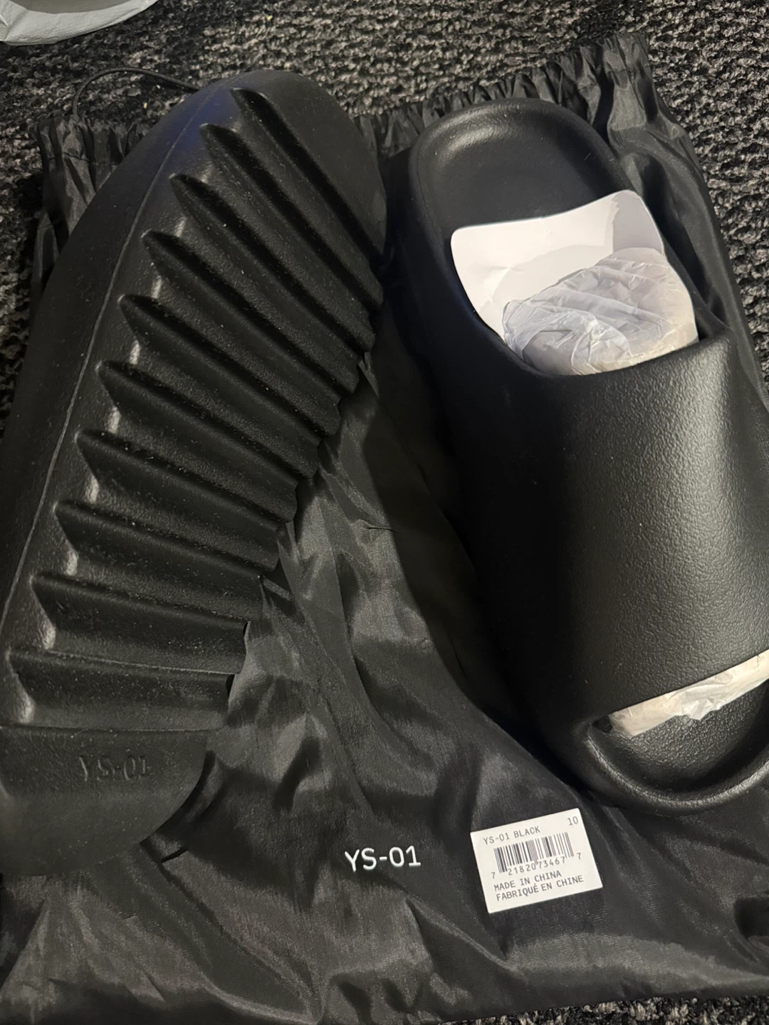 YZY YS-01 'Black' Slides - photo 2