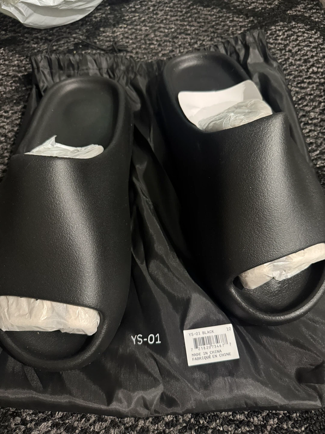 YZY YS-01 'Black' Slides