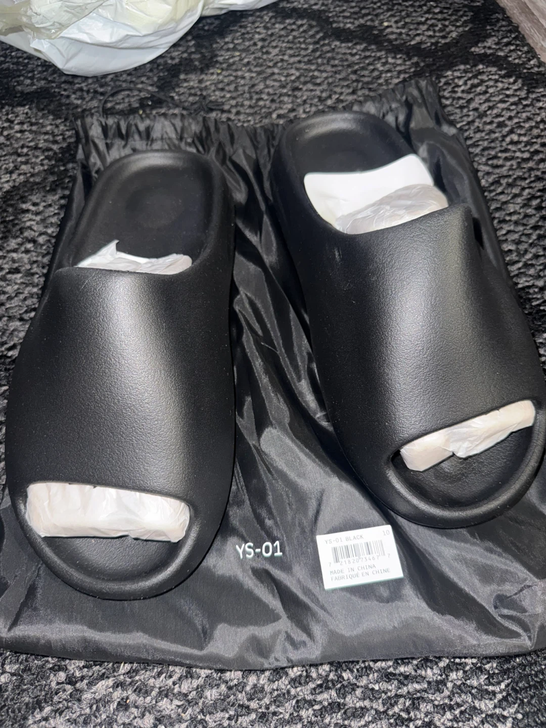 YZY YS-01 'Black' Slides - photo 3