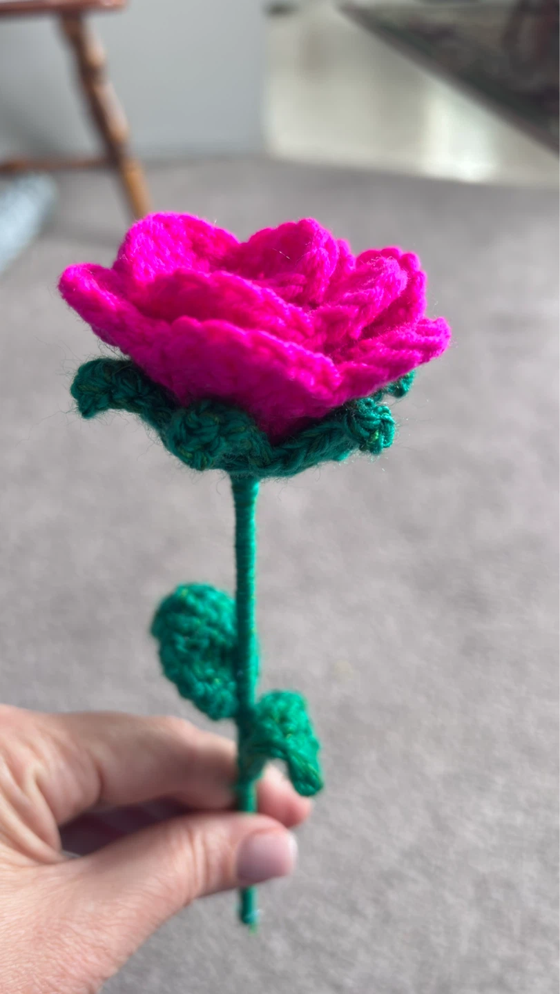 Hand-Crocheted Rose Decorations - photo 3