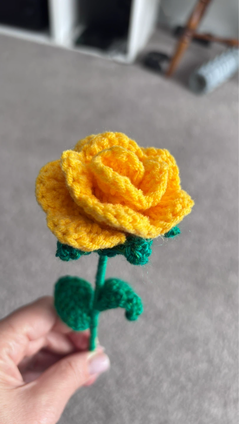 Hand-Crocheted Rose Decorations - photo 2