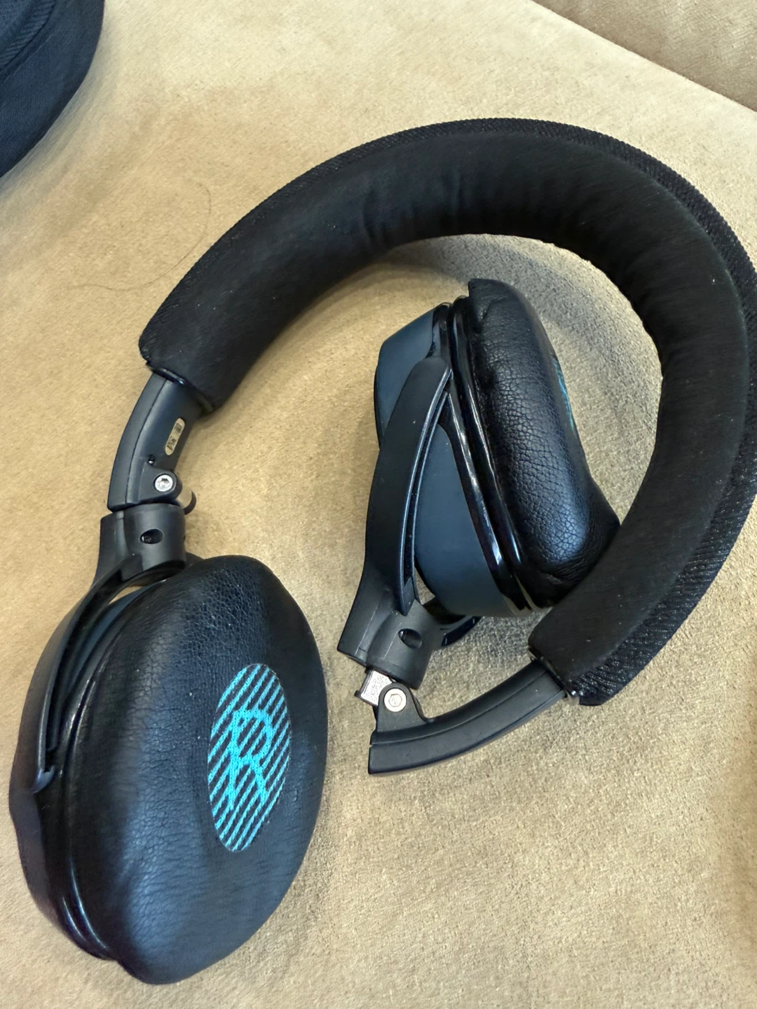 Bose QuietComfort 35 II Noise Cancelling Headphones - photo 2