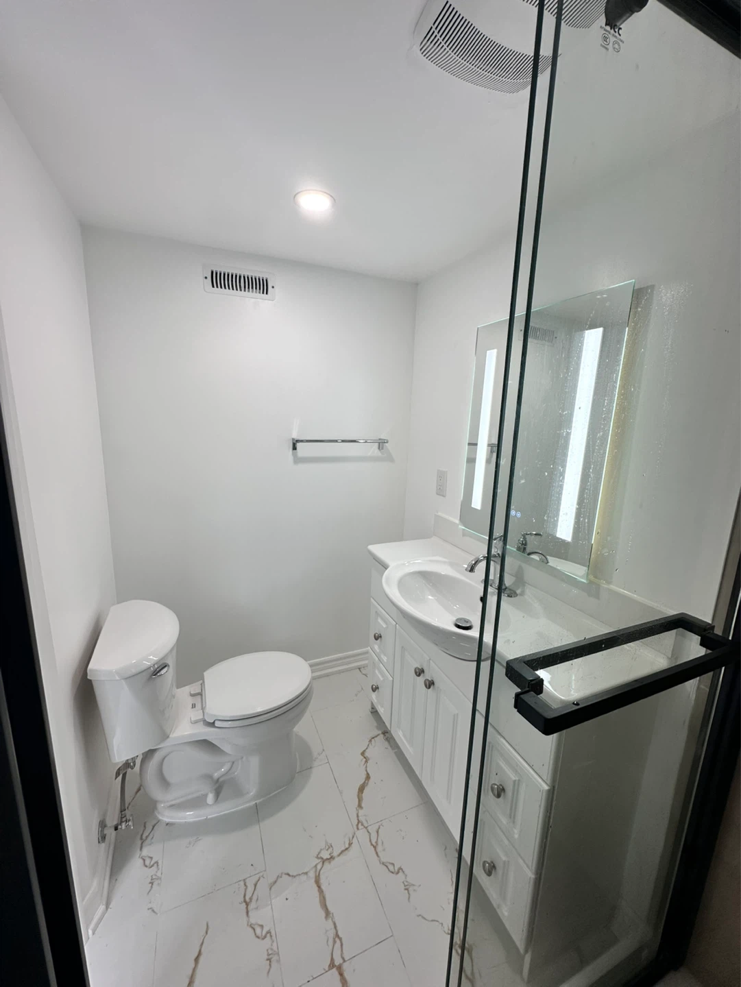 Private Room for Rent - photo 4