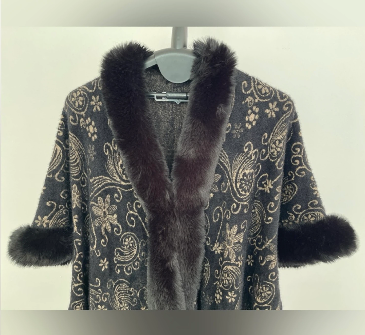 Carla Ferroni Black & Tan Paisley Faux Fur Shawl size L/XL - photo 3
