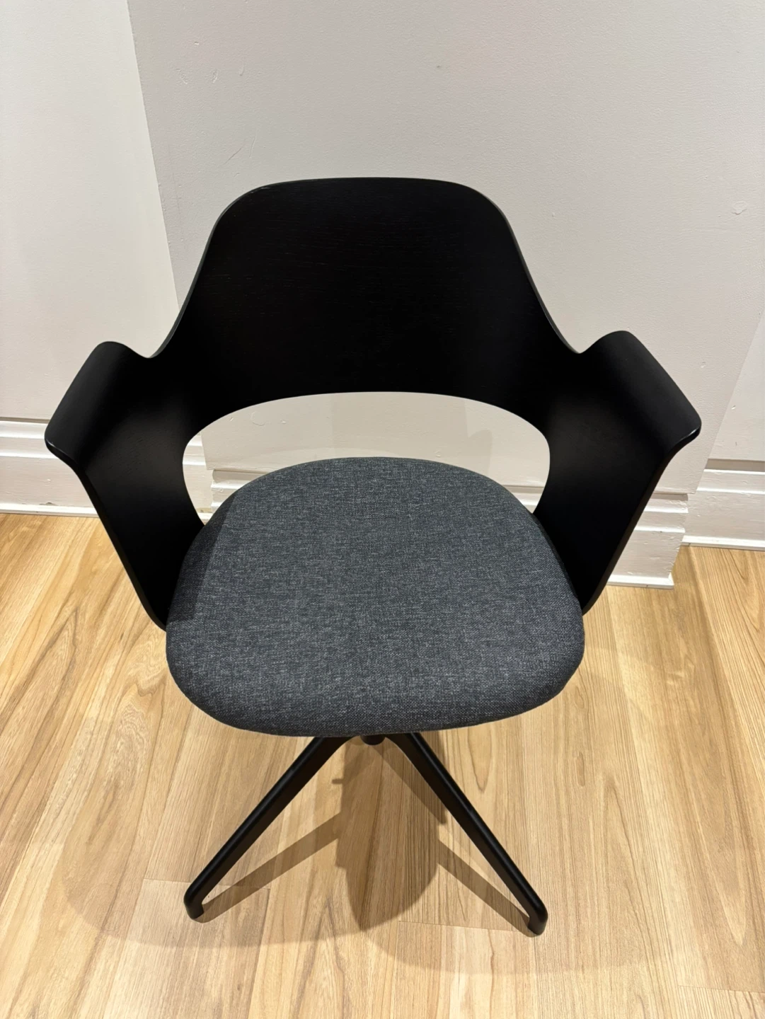 Ikea desk chair - like new