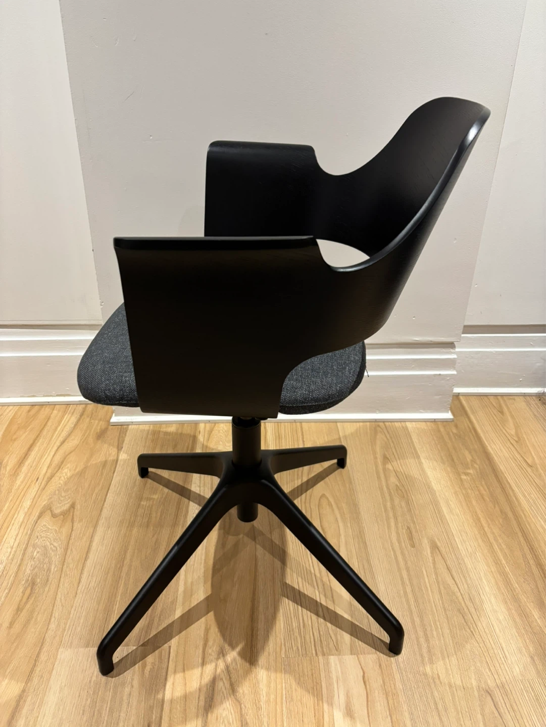 Ikea desk chair - like new - photo 2