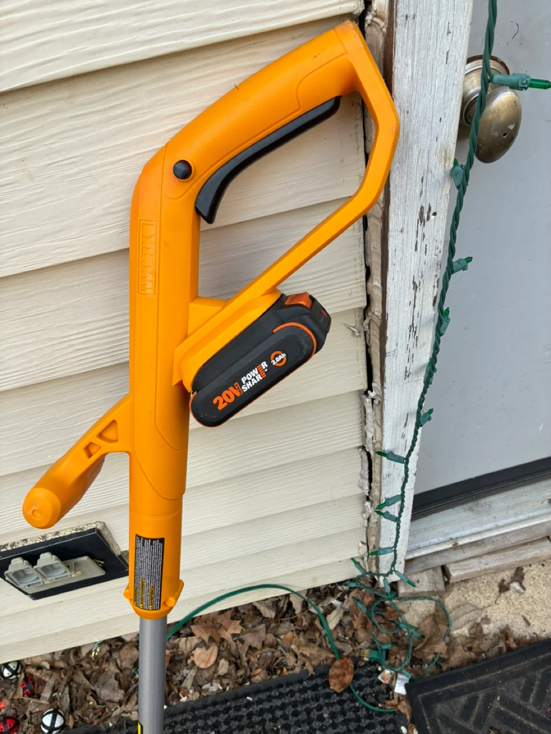 20V grass trimmer with battery and charger - photo 2