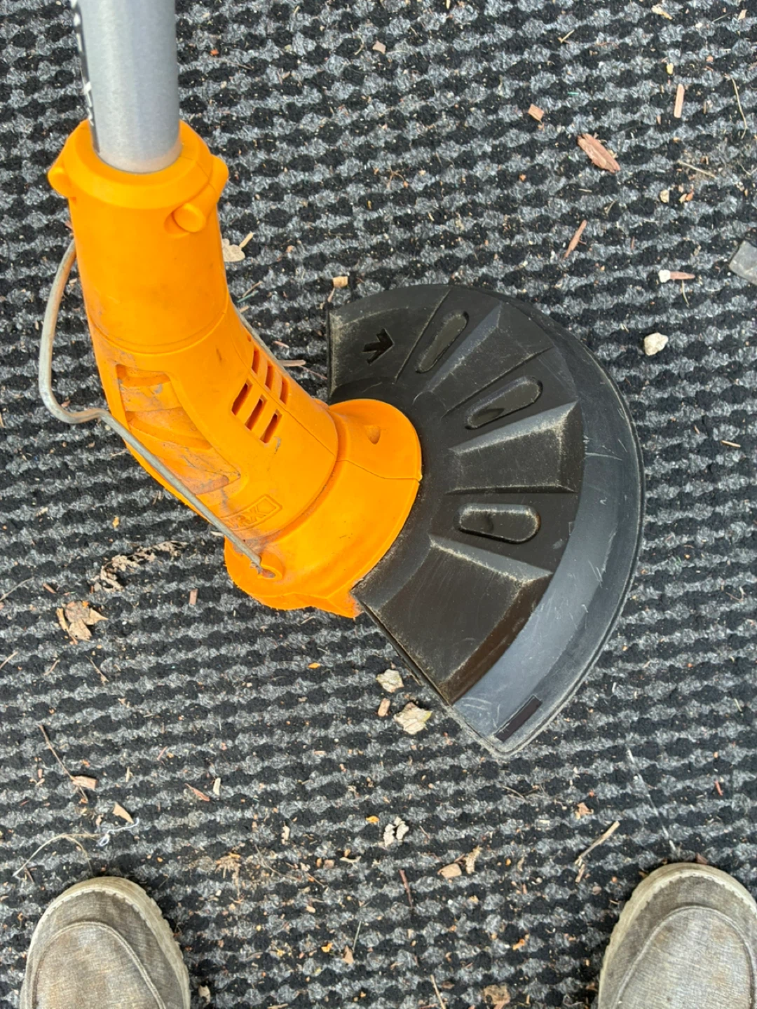 20V grass trimmer with battery and charger - photo 3