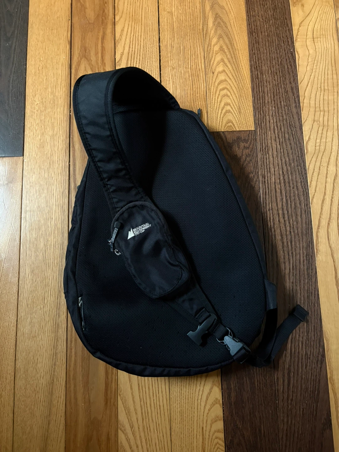MEC Mountain Equipment Coop pack tri crossbody sling bag pack - photo 3