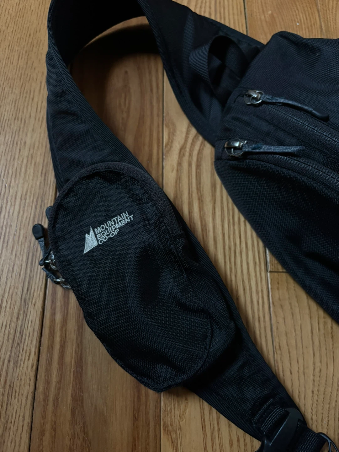 MEC Mountain Equipment Coop pack tri crossbody sling bag pack - photo 2
