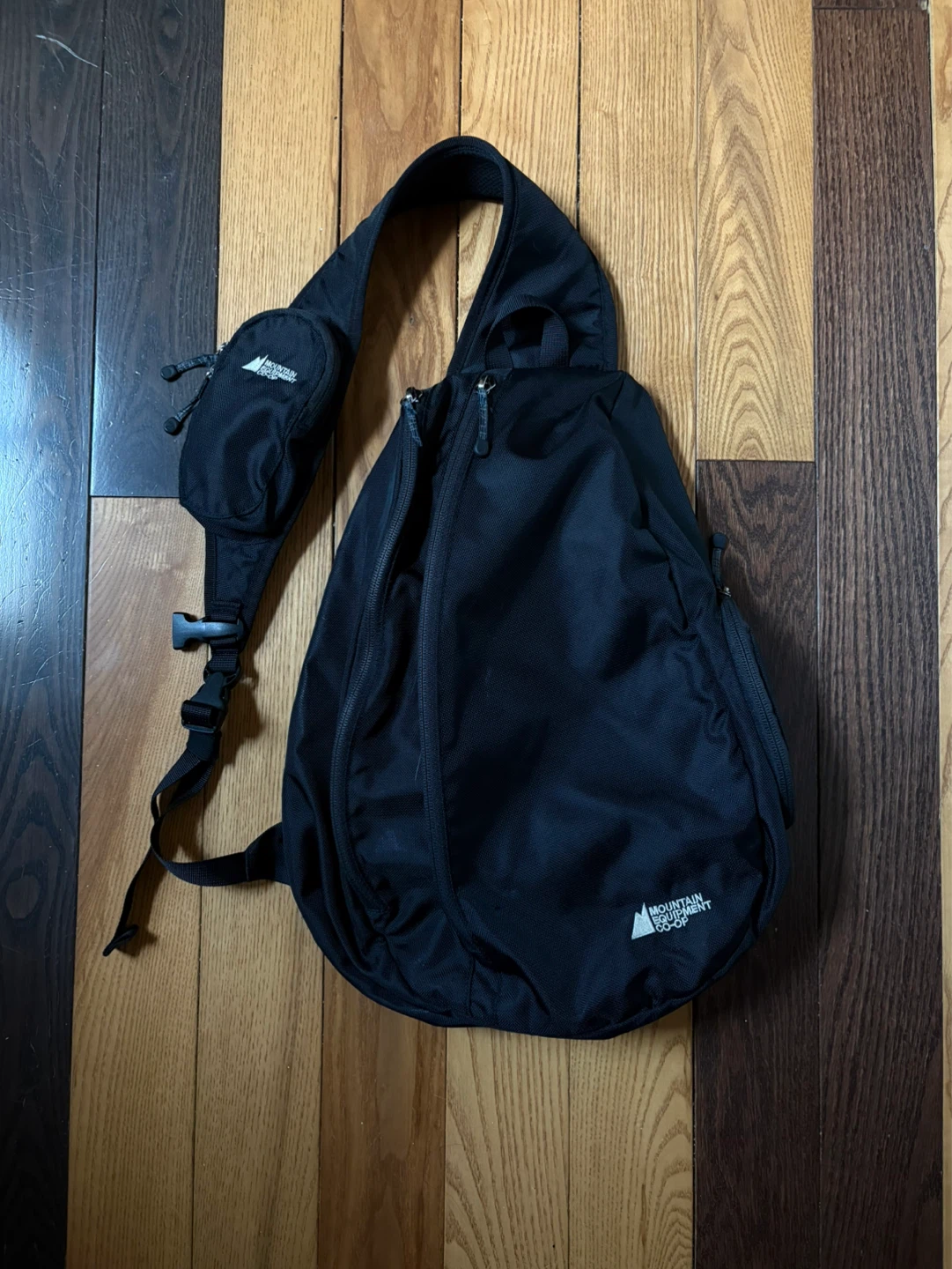 MEC Mountain Equipment Coop pack tri crossbody sling bag pack
