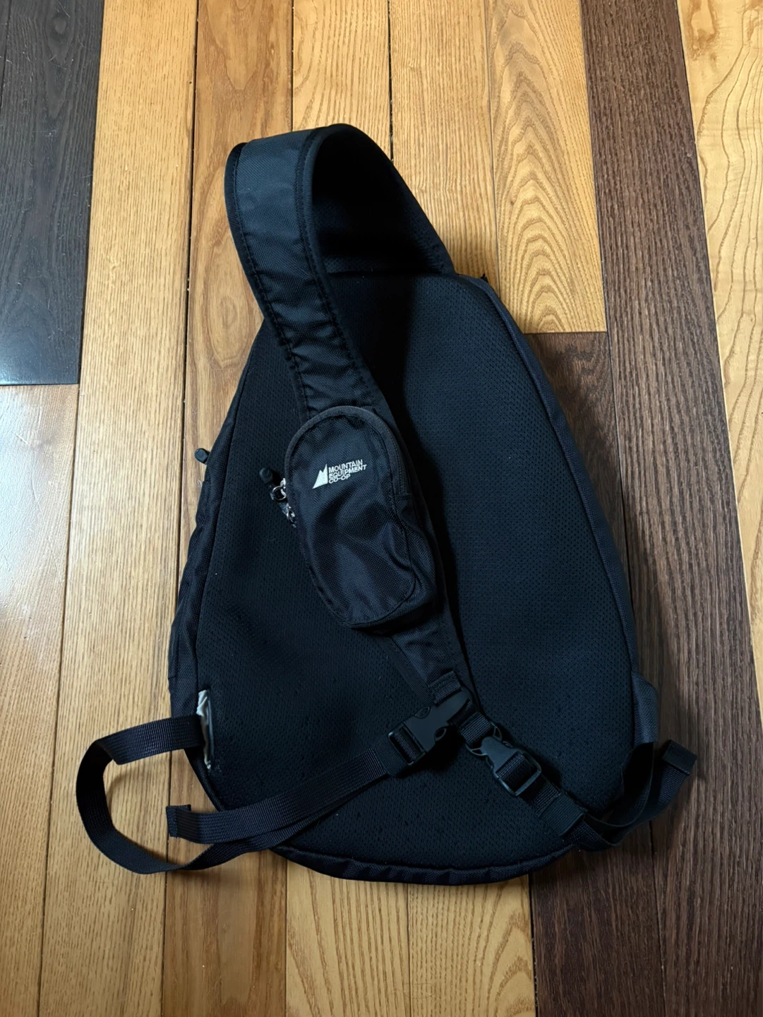 MEC Mountain Equipment Coop pack tri crossbody sling bag pack - photo 4