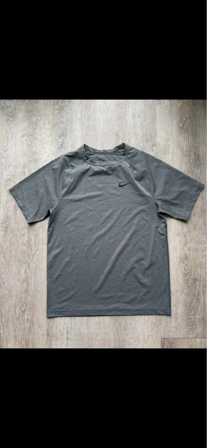 Men’s NIKE dri fit shirt — size small