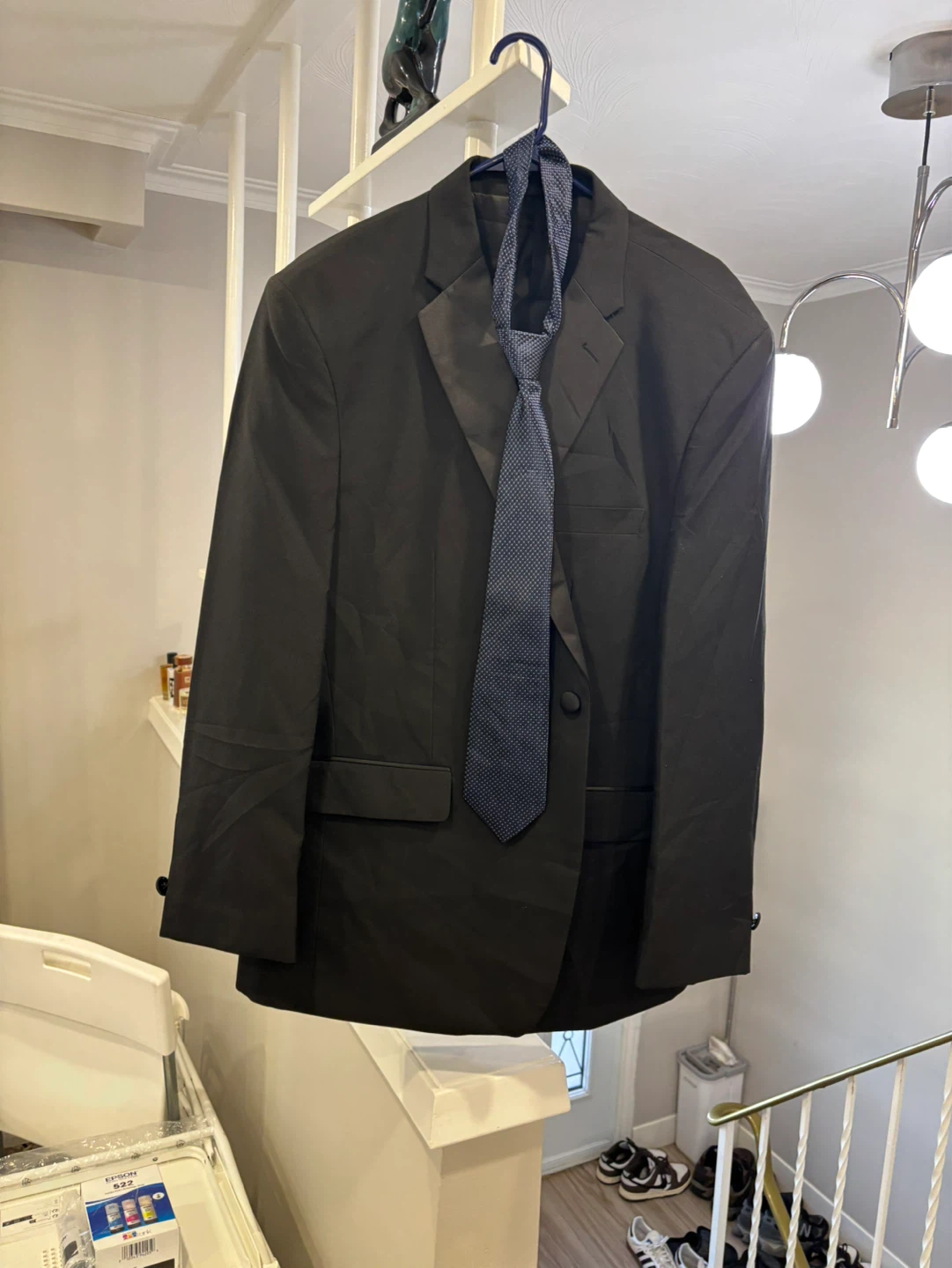 Neil Allyn Men’s Suit – Size 44R – Brand New – Includes Tie - photo 2