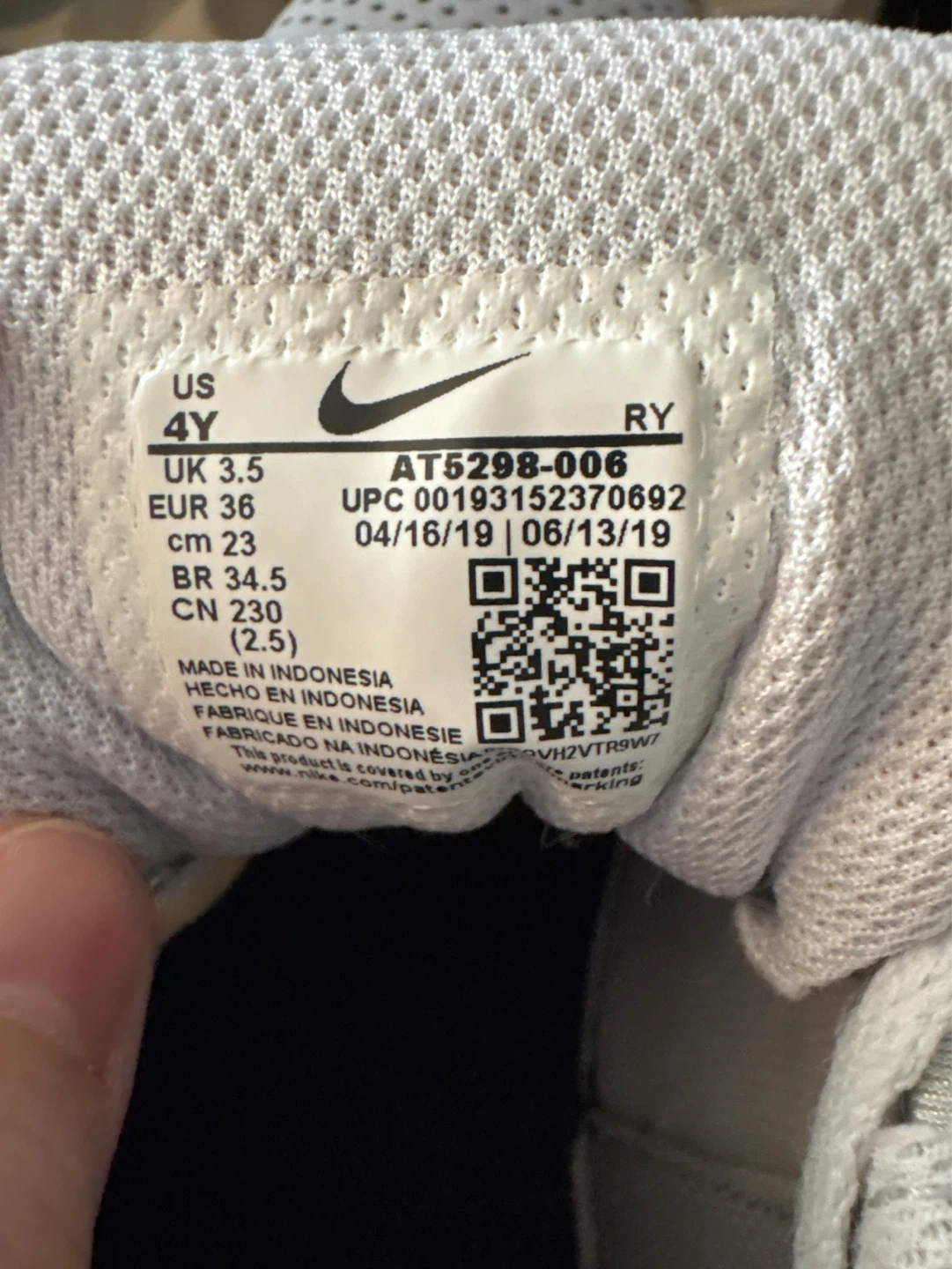 Nike Team Hustle Quick Youth Basketball Shoes