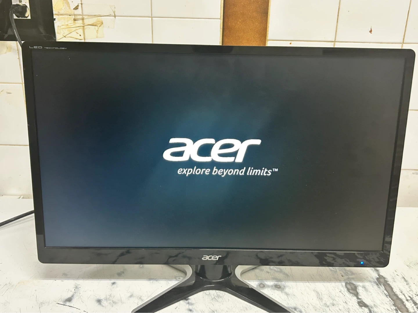 Acer LED Monitor - photo 2