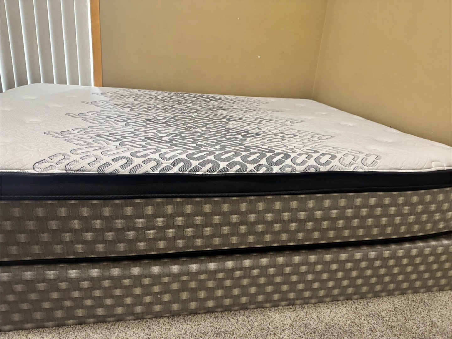 Beautyrest Queen Mattress Set with Box - photo 4