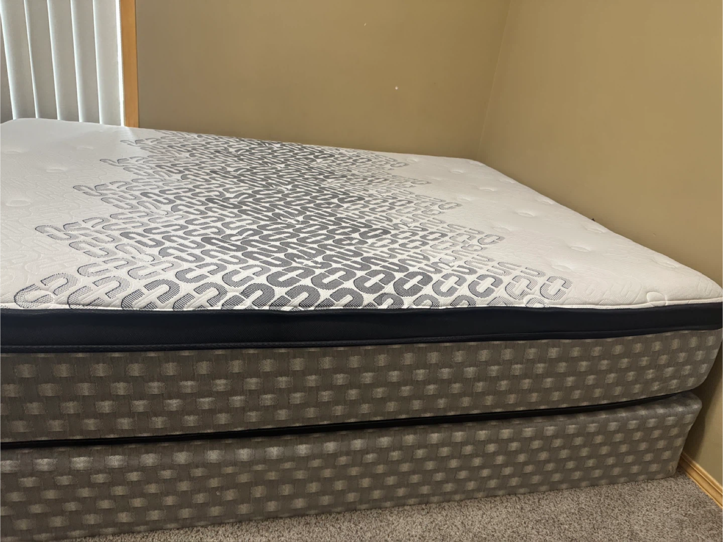 Beautyrest Queen Mattress Set with Box - photo 3