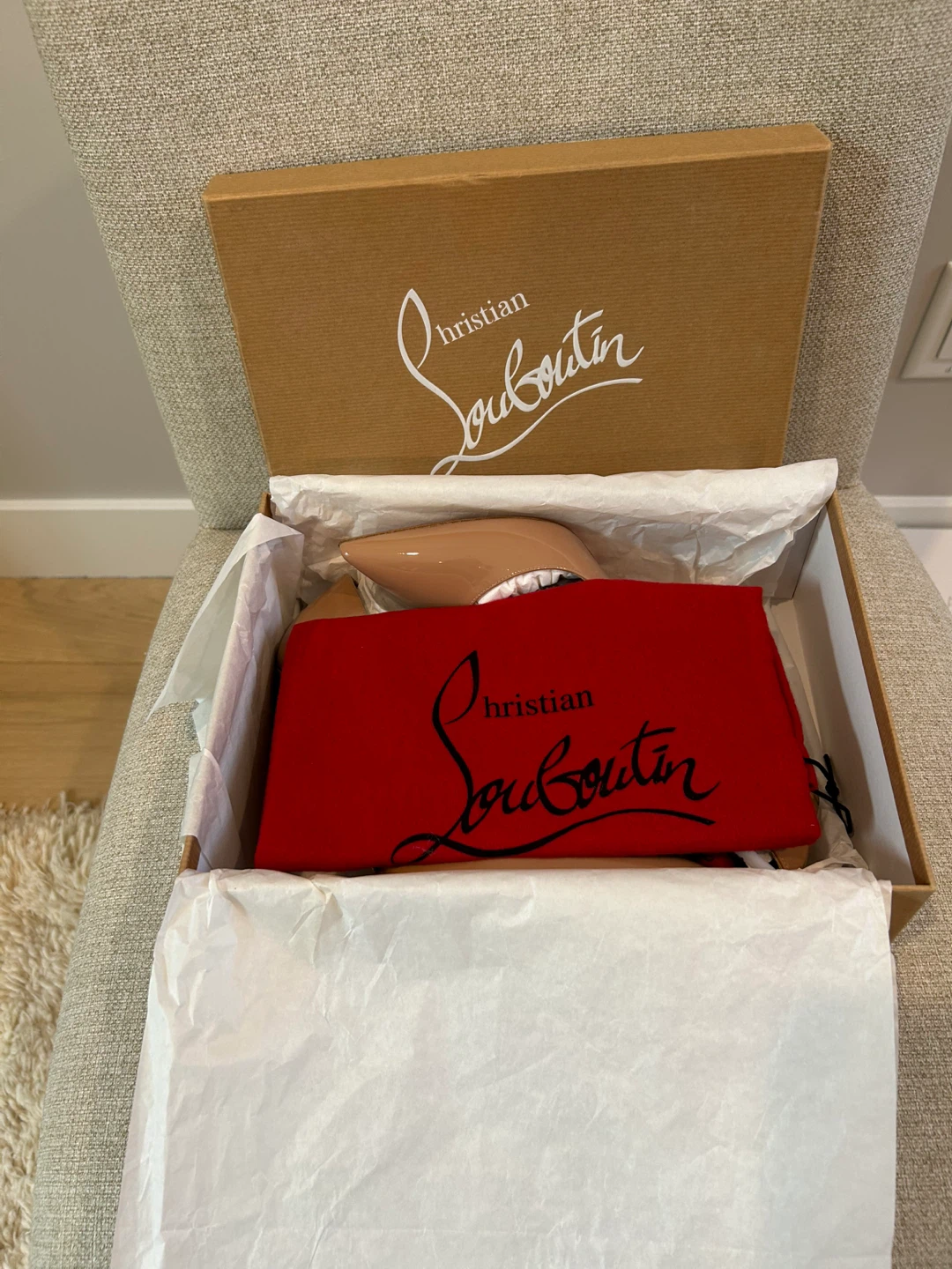 Christian Louboutin Beige Patent Leather Heels - photo 4