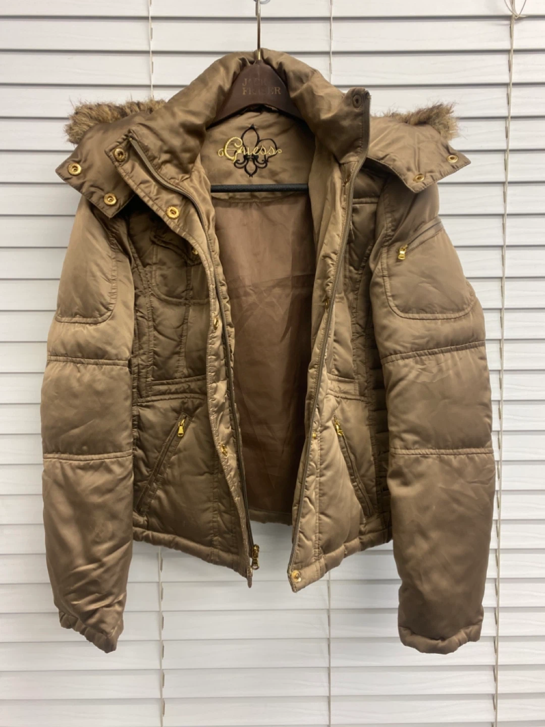 GUESS Quilted Puffer Jacket w/ Detachable Fur Hood Women’s - S - photo 4