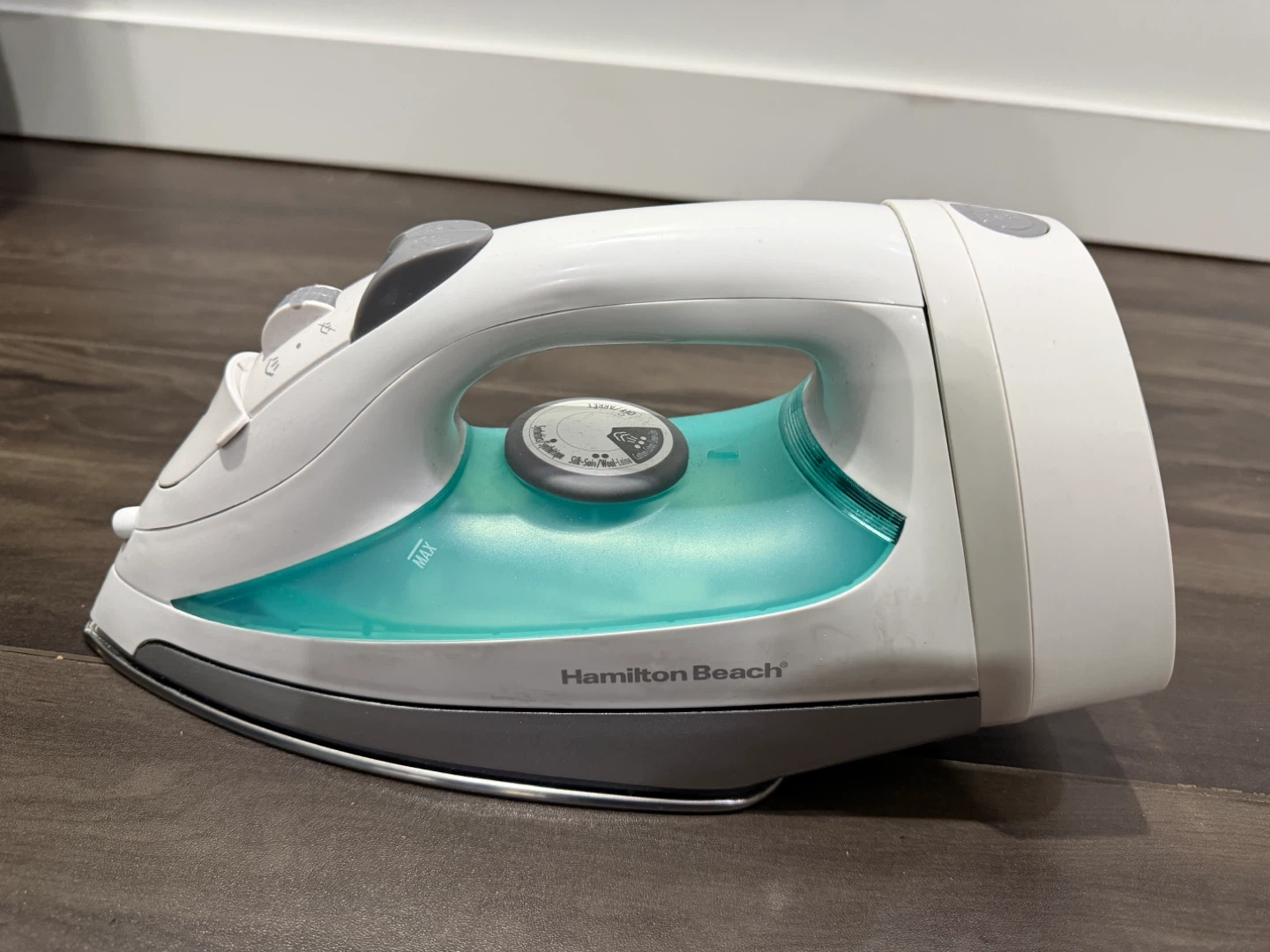 Moving sale - Hamilton Beach Steam Iron with Box - photo 4