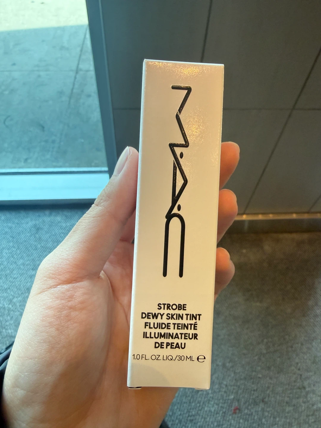 MAC Cosmetics Strobe Dewy Skin Tint - Light 1