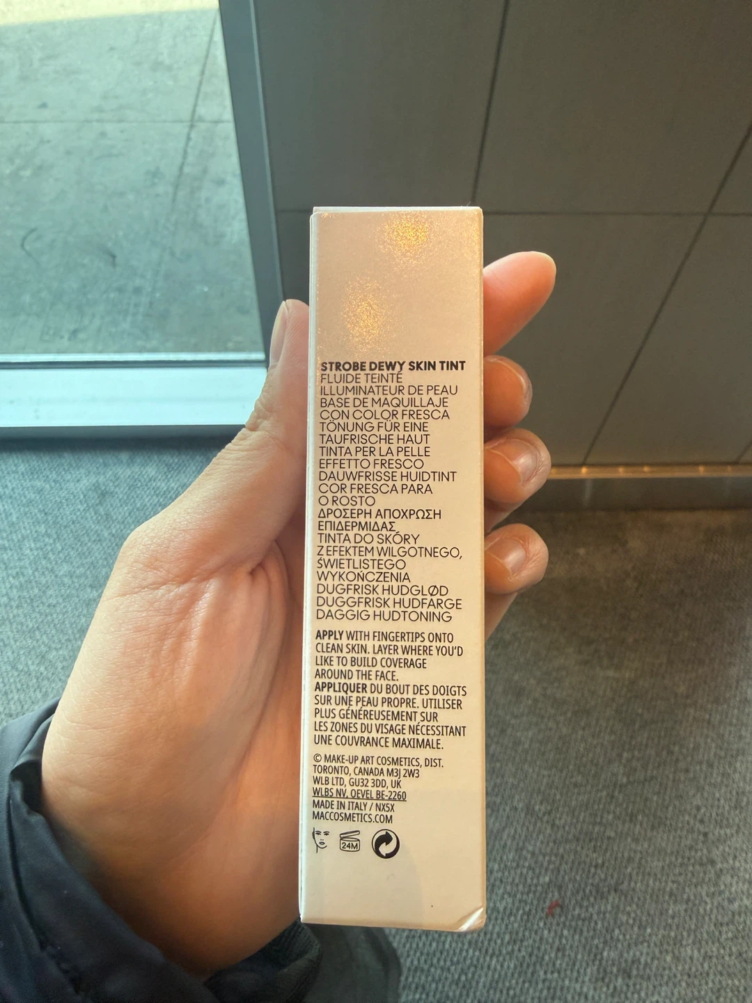 MAC Cosmetics Strobe Dewy Skin Tint - Light 1 - photo 3