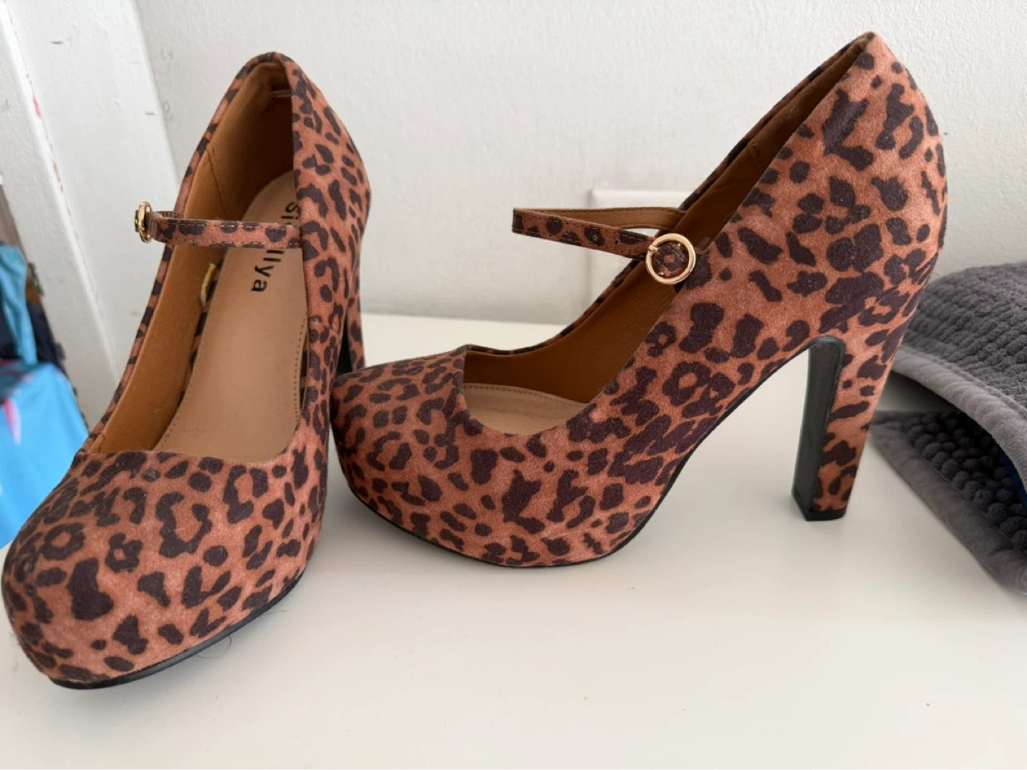 Sivellya Women's Leopard Print Mary Jane Heels - photo 4