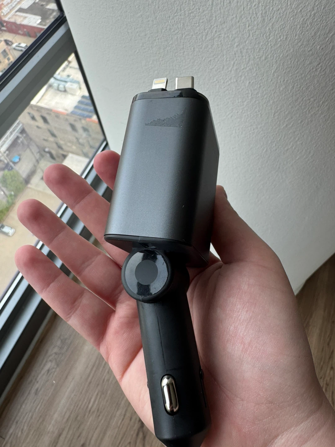 LISEN Retractable Car Charger - photo 3