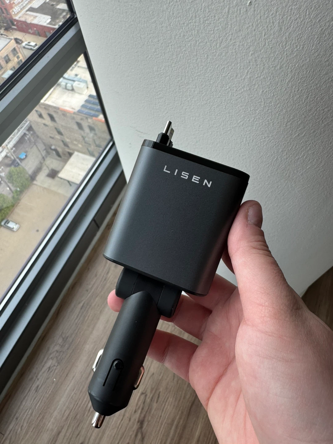 LISEN Retractable Car Charger - photo 2