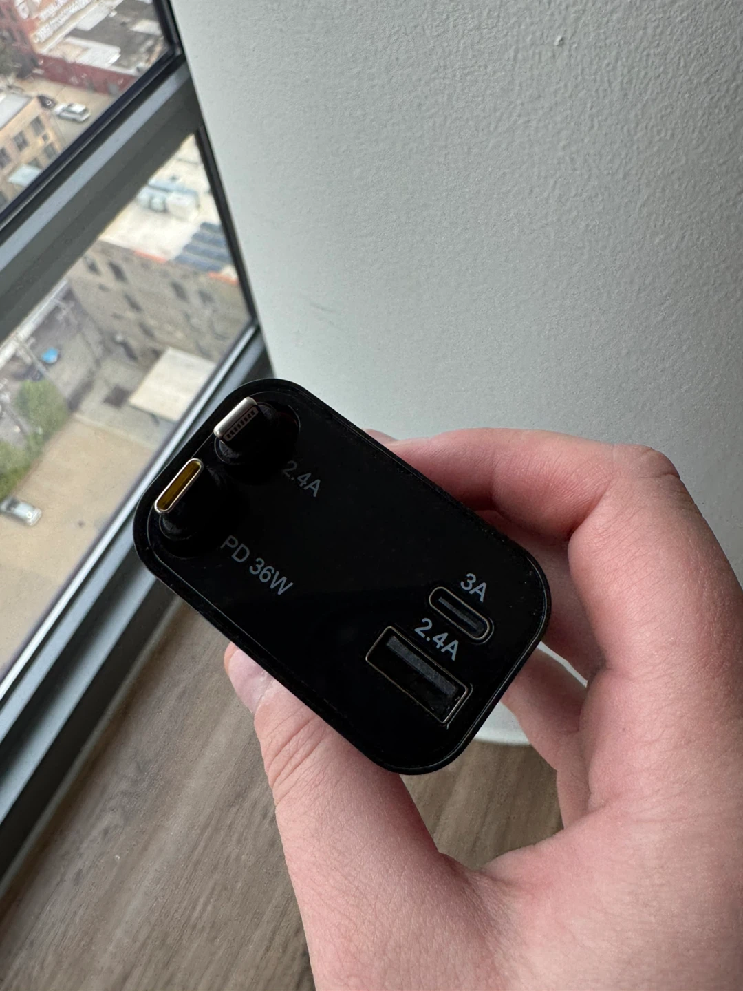 LISEN Retractable Car Charger - photo 4