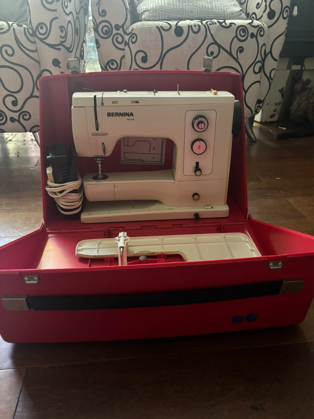 Bernina Record 830 Sewing Machine