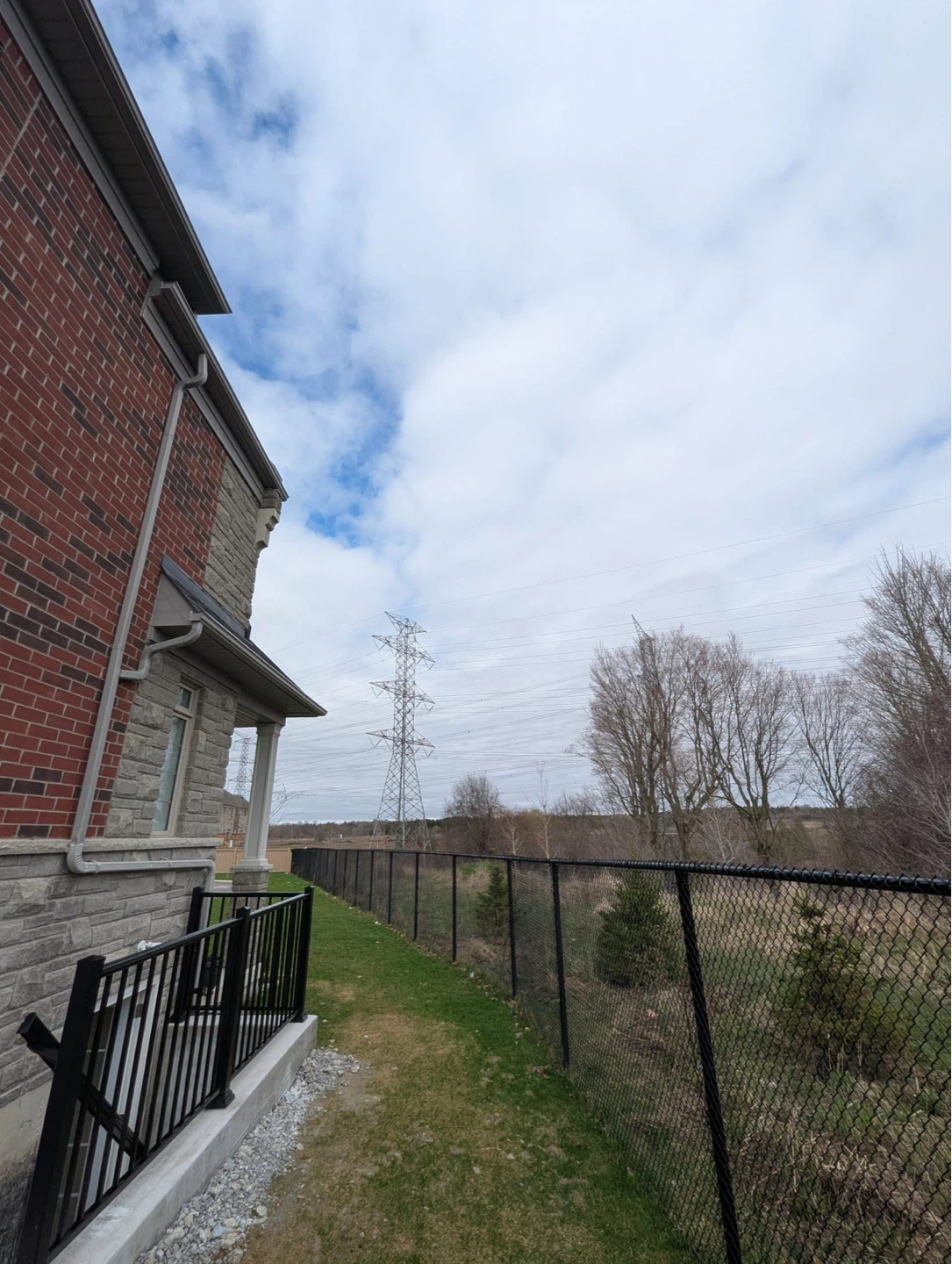 🏡 *Brand New Basement in Ajax for Rent – Available Immediately* - photo 5