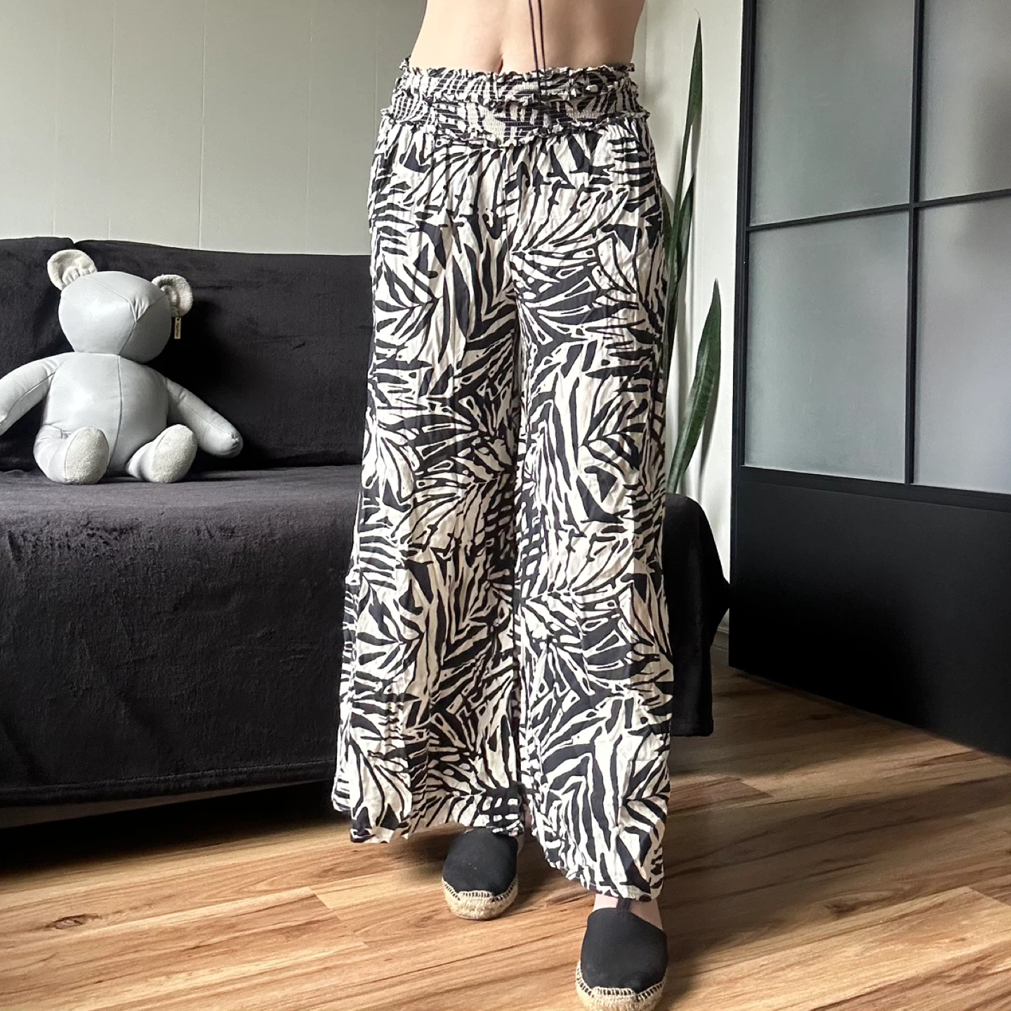 Patrons of Peace Black & White Leaf Print Wide Leg Pants Size M - photo 4