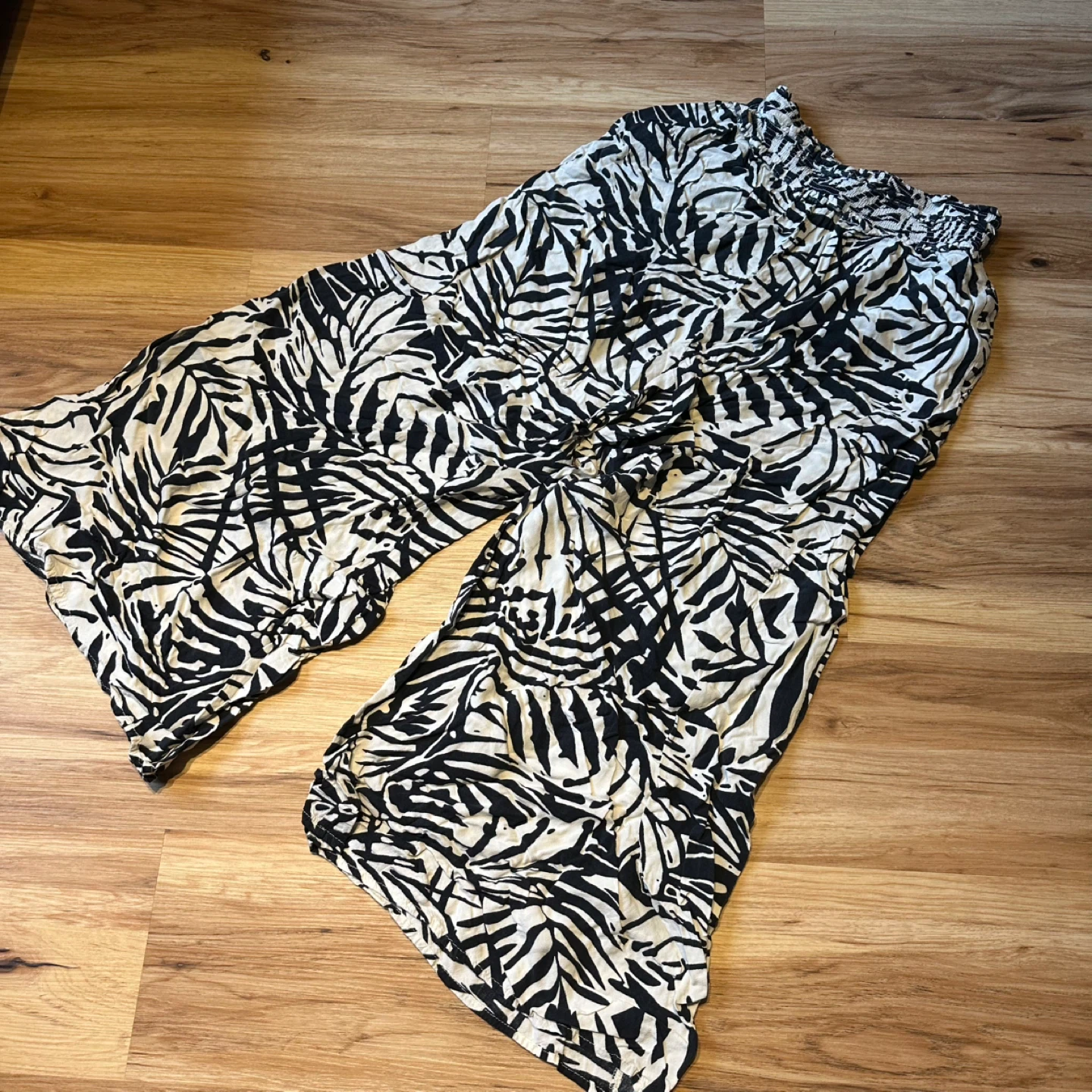 Patrons of Peace Black & White Leaf Print Wide Leg Pants Size M - photo 3