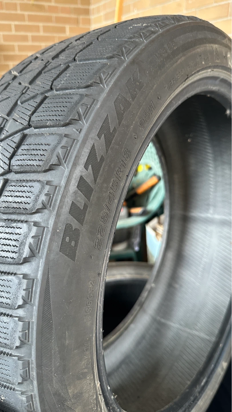 Blizzak 225/45R18 Snow Tires
