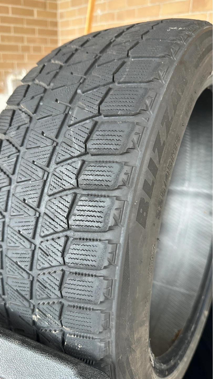 Blizzak 225/45R18 Snow Tires - photo 4