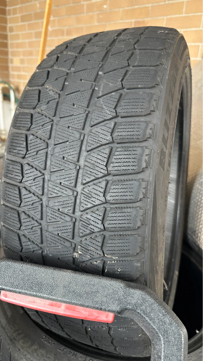 Blizzak 225/45R18 Snow Tires - photo 2