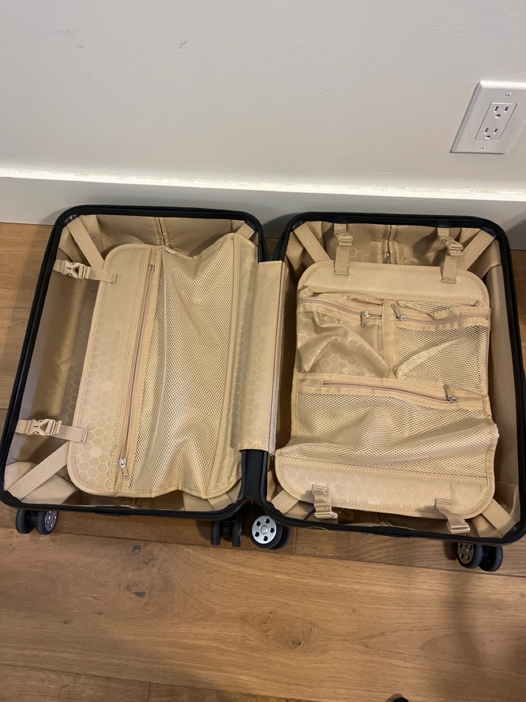 Black Hardside Carry-On Spinner Luggage - photo 2