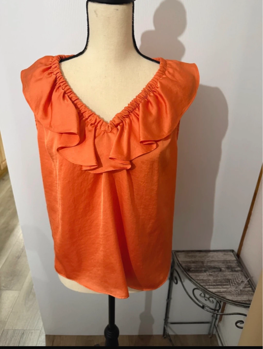 Ann Taylor Petite Orange Ruffle V-Neck Sleeveless Top - Size MP