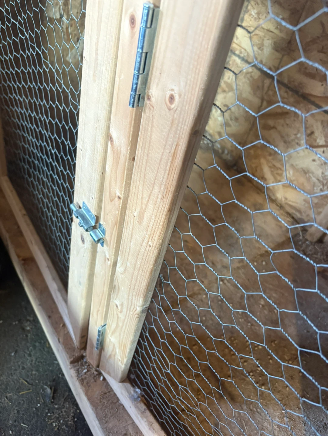 Wooden Chicken Coop 3 way door - photo 4