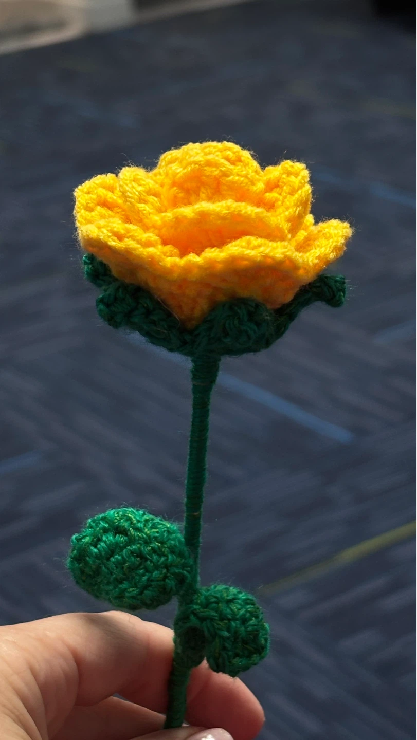 Hand-Crocheted Rose Decorations - photo 5