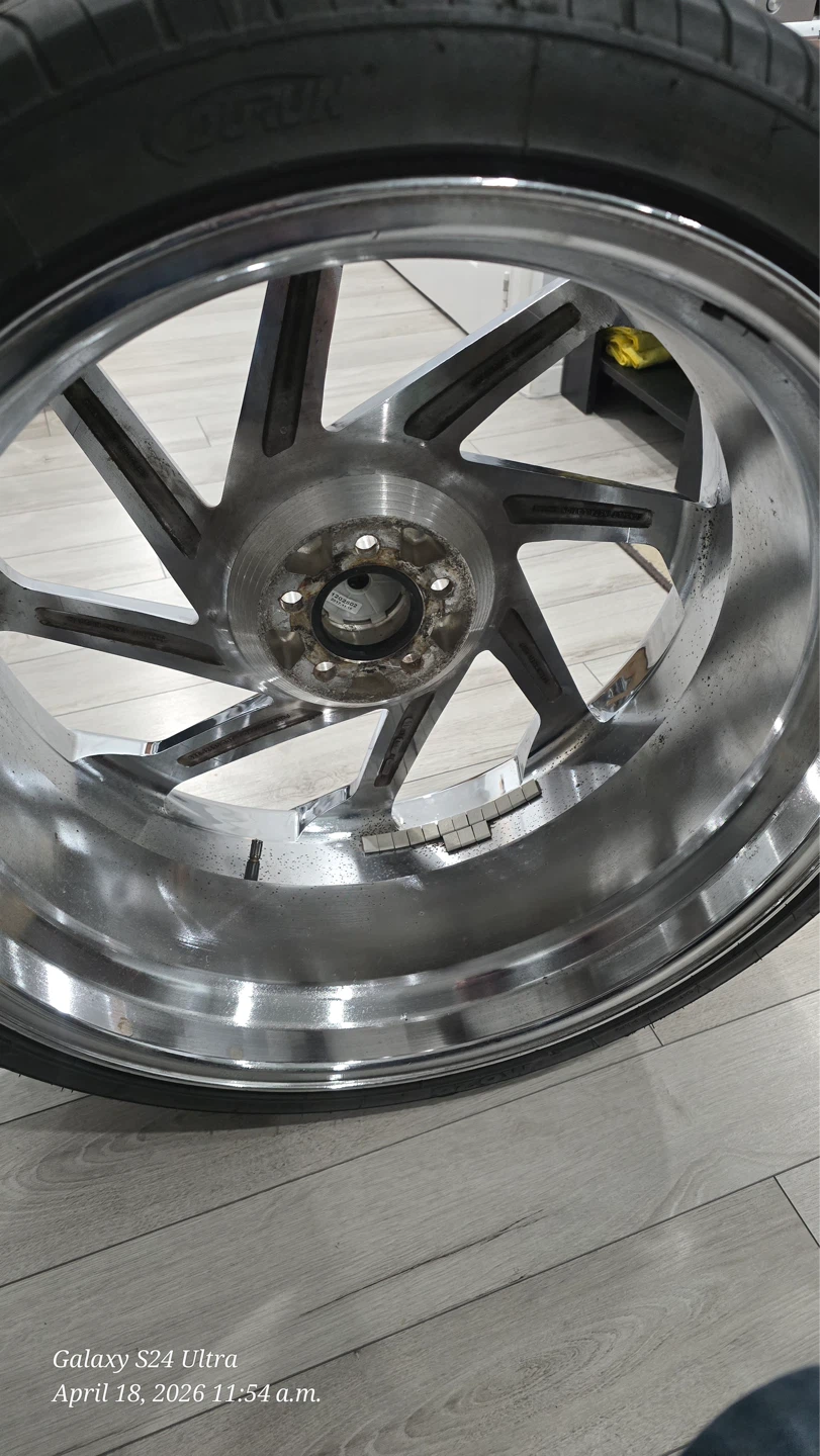 Lexani CS Competition Series Chrome Wheels & Tires 265/35R22 - photo 3