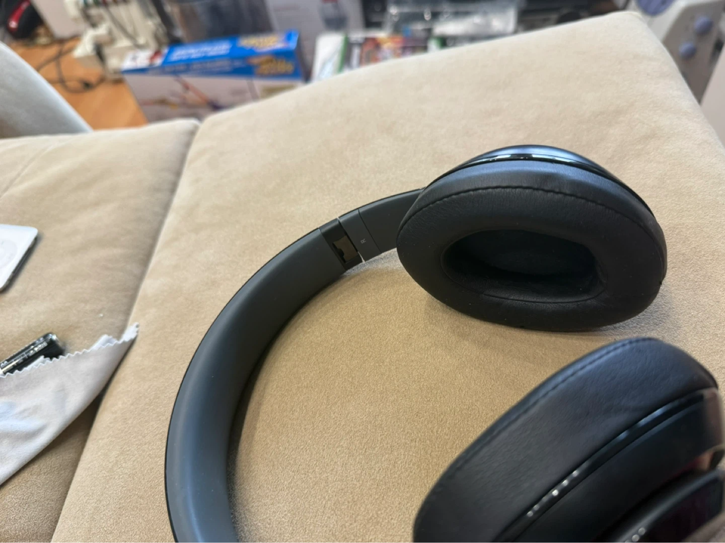 Beats Solo 2 Headphones - photo 3