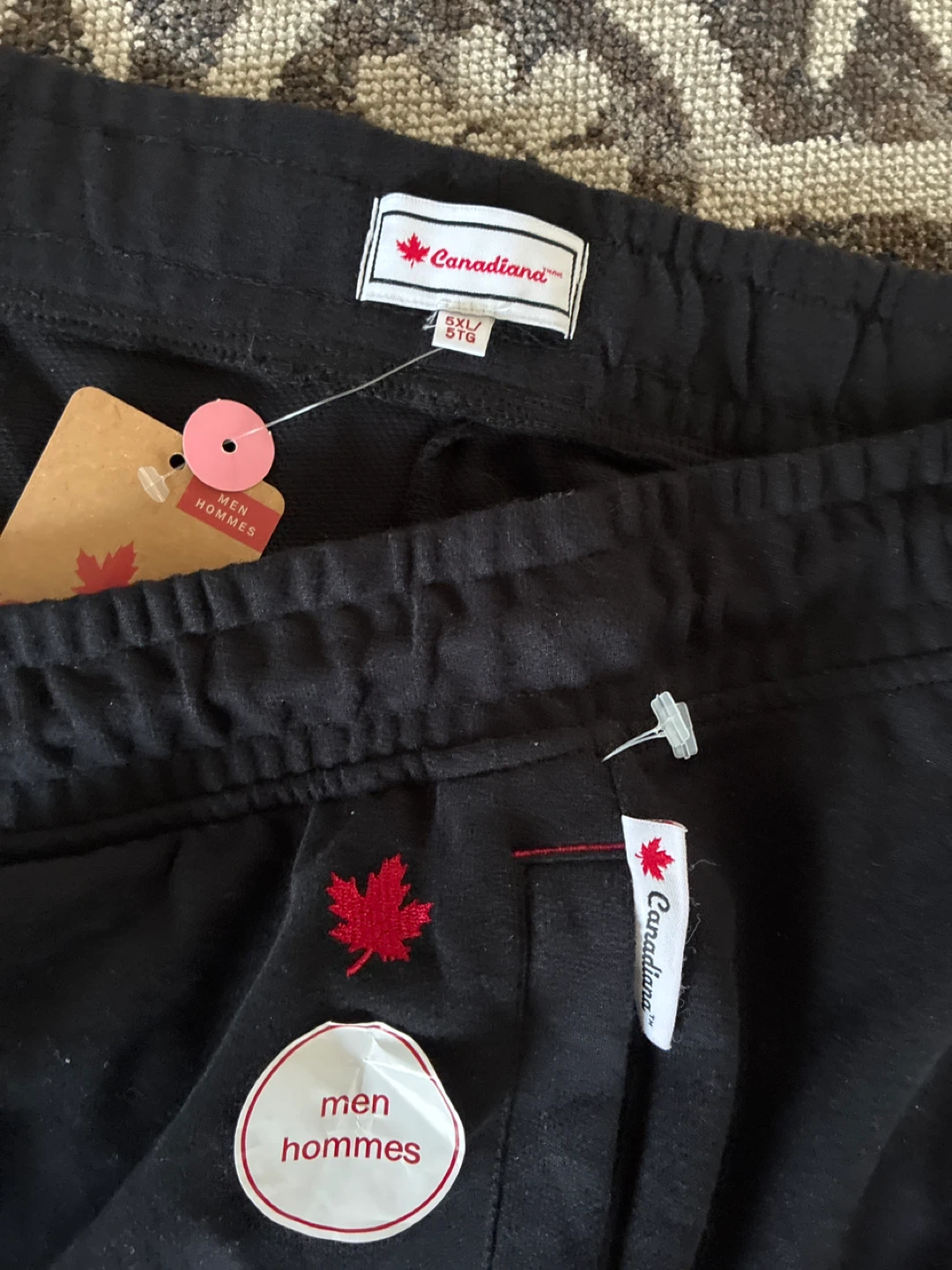 Canadiana Men's Black Cargo Shorts - photo 3