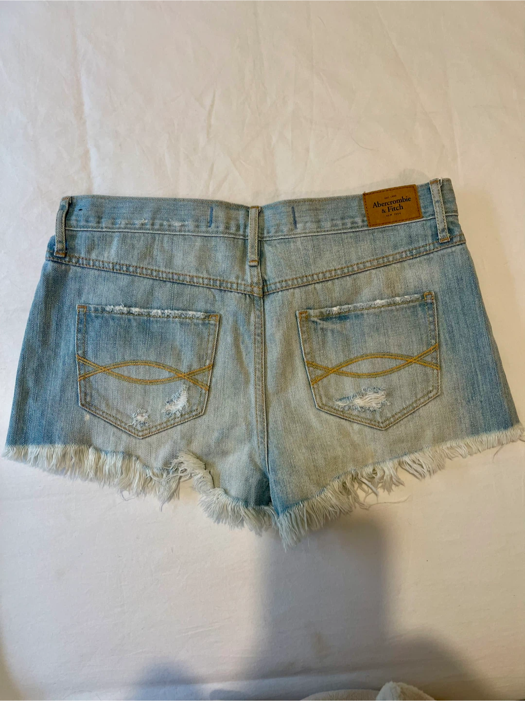 Abercrombie & Fitch light wash denim shorts - photo 2