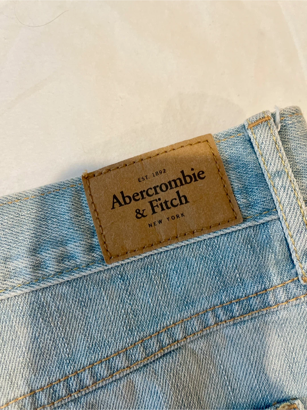Abercrombie & Fitch light wash denim shorts - photo 3