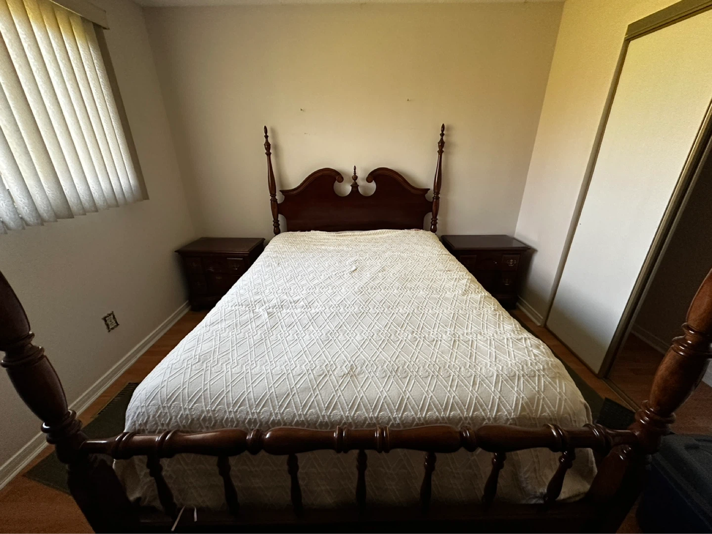 Solid Wood Bedroom Set with Dresser and Mirror